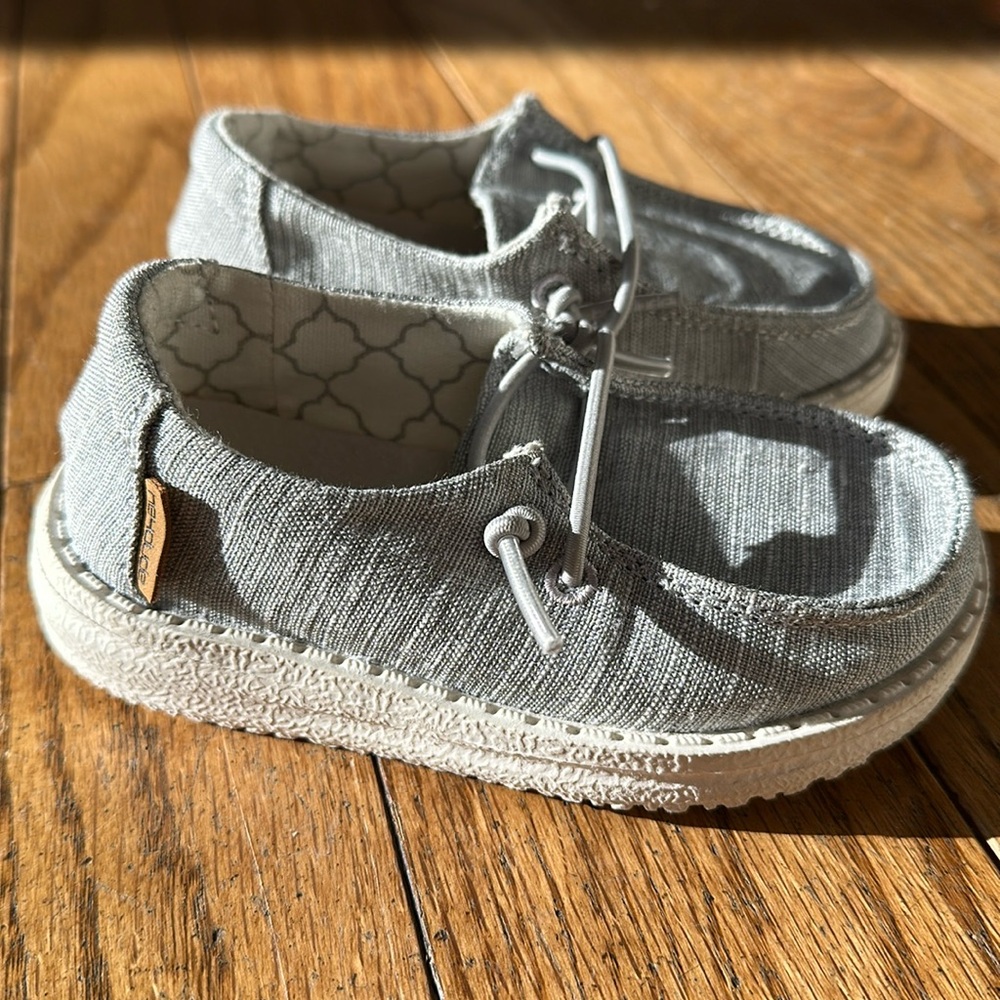 Hey dude infant toddler shoes size 6